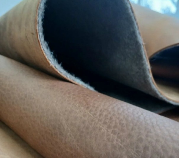 Крейзи Хорс на войлочной основе ,  3+ мм, средний размер 160-200 дм²