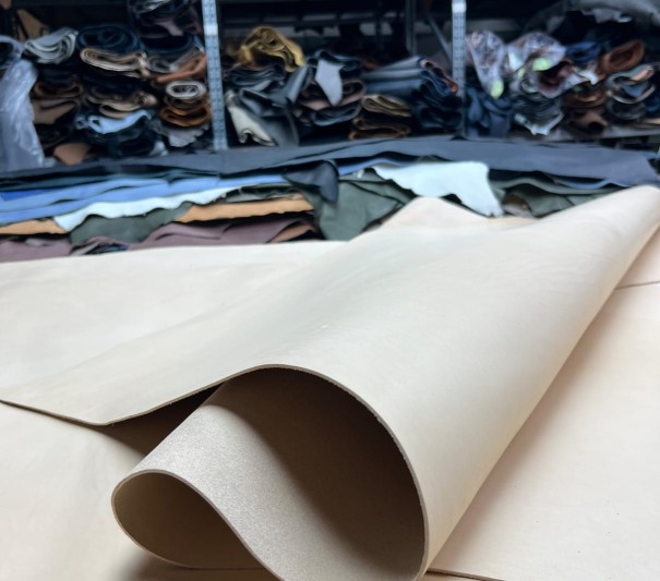 Краст растительного дубления (Телесный), 1.8-2.0 мм и 2.0-2.4 мм, без финиша, средний размер 180-200 дм²